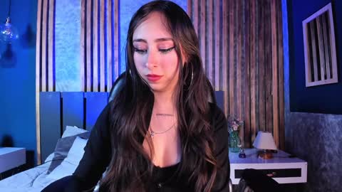 Snapshot of cloe_martinez_ chatting on December 23, 1:40 am Cloe online show from December 23, 1:40 am