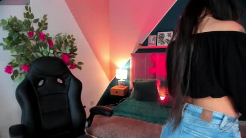 Snapshot of cloe_martinez_ chatting on January 26, 9:07 pm Cloe online show from January 26, 9:07 pm