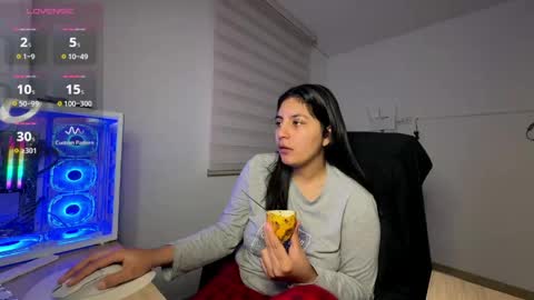 cloe small online show from April 24, 4:26 am