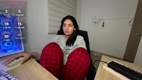 cloe small online show from April 28, 8:40 am