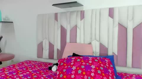Snapshot of cloe_stanfort chatting on February 21, 7:21 pm Cloe Stanfort online show from February 21, 7:21 pm