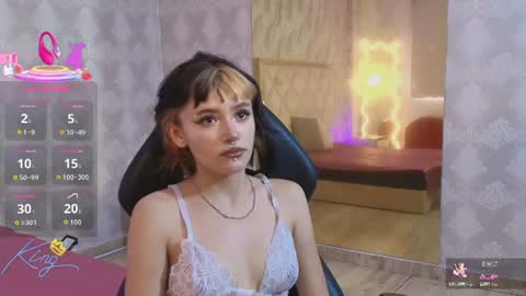cloee_tay1 online show from June 25, 12:18 pm