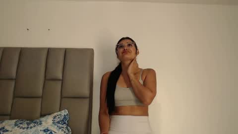 cloe online show from April 29, 10:37 pm