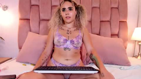 Cloe  online show from February 25, 6:50 pm