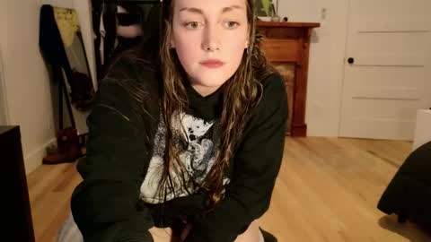 Snapshot of clover_tully chatting on October 23, 8:31 am Clover online show from October 23, 8:31 am