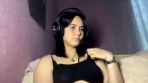 Snapshot of coco_charmel chatting on October 1, 2:44 pm Nikki online show from October 1, 2:44 pm