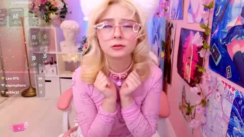 Snapshot of coconut_mia chatting on February 14, 10:25 pm Mia online show from February 14, 10:25 pm