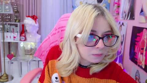 Snapshot of coconut_mia chatting on December 17, 10:43 pm Mia online show from December 17, 10:43 pm