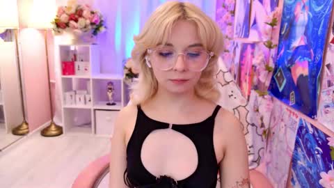 Snapshot of coconut_mia chatting on September 22, 3:43 pm Mia online show from September 22, 3:43 pm