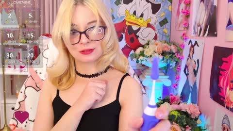 Snapshot of coconut_mia chatting on December 20, 9:06 pm Mia online show from December 20, 9:06 pm