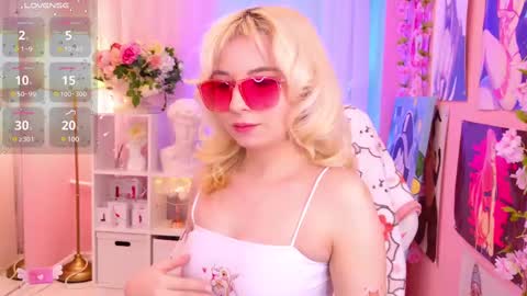 Snapshot of coconut_mia chatting on March 7, 12:48 am Mia online show from March 7, 12:48 am