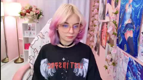 Snapshot of coconut_mia chatting on October 7, 4:22 pm Mia online show from October 7, 4:22 pm