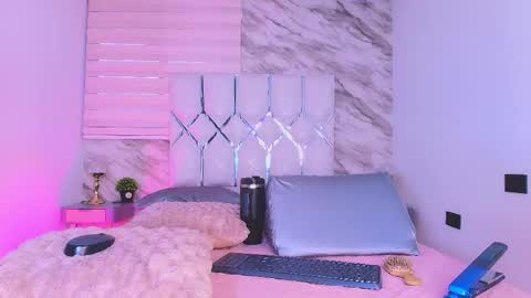 colett online show from April 23, 12:29 pm