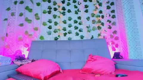 Snapshot of colett_hall chatting on September 24, 11:53 am colett online show from September 24, 11:53 am