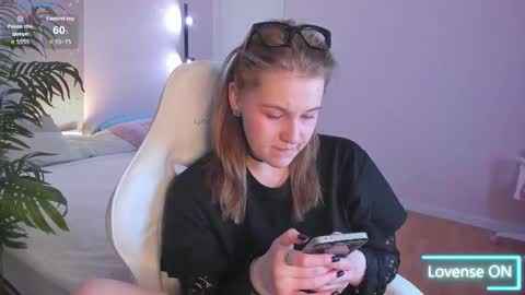 Collen Mon Tue Wed Thu Fri GMT 3 0300am - 0900am  online show from February 2, 4:39 pm