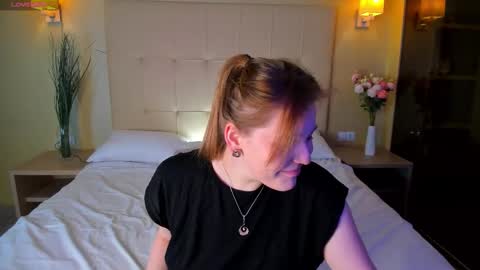 Collen Mon Tue Wed Thu Fri GMT 3 0300am - 0900am  online show from October 20, 4:54 pm