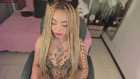 Snapshot of conny_curly chatting on October 12, 12:51 pm Conny online show from October 12, 12:51 pm