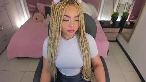 Snapshot of conny_curly chatting on September 23, 3:32 pm Conny online show from September 23, 3:32 pm