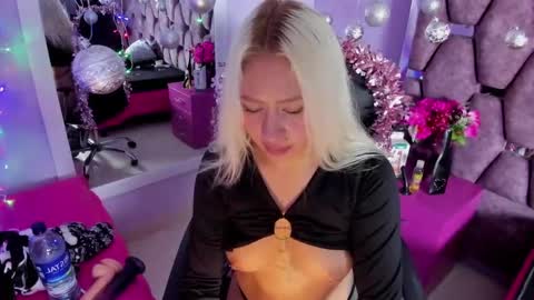 Snapshot of constansblonde chatting on December 13, 2:16 pm Constans online show from December 13, 2:16 pm