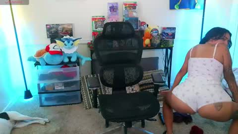 controllercutie online show from June 8, 5:35 pm