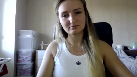 cora_fora online show from September 22, 8:13 am