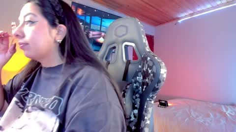 Snapshot of coraline_latin chatting on January 23, 10:44 pm Coraline online show from January 23, 10:44 pm