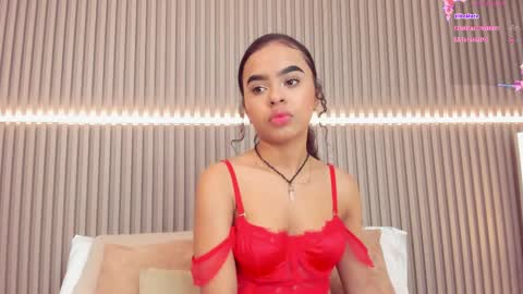 Snapshot of coralineross_ chatting on March 12, 11:31 am coralineross_ online show from March 12, 11:31 am