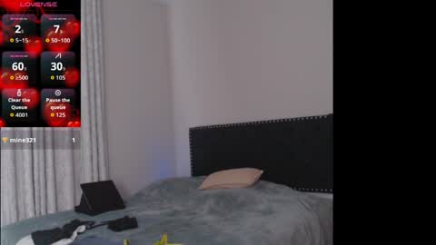 Classicbarbie12 online show from April 20, 2:31 pm