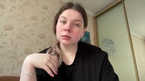 Snapshot of crave_elise chatting on September 21, 8:46 am Elise online show from September 21, 8:46 am