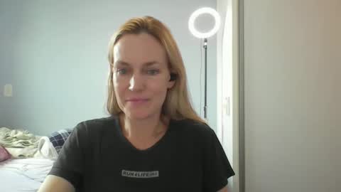 Anny online show from April 23, 11:06 am