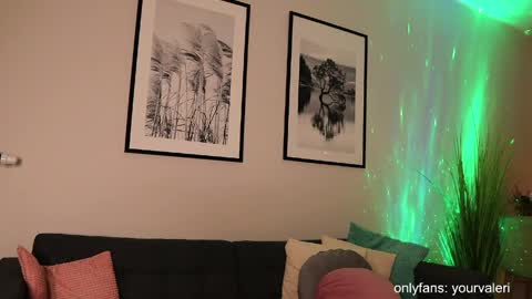 Valeri  Val    online show from April 30, 8:57 pm