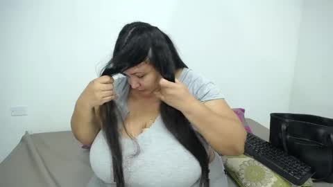 diosalinda online show from April 15, 3:18 am