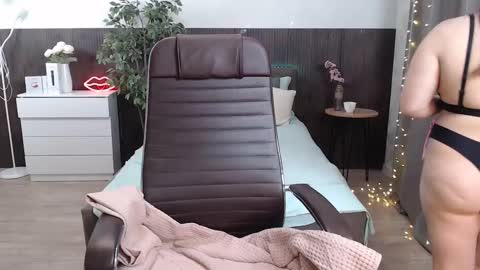 Snapshot of crazyy_girl_ chatting on December 22, 8:49 am Crazyy Girl online show from December 22, 8:49 am