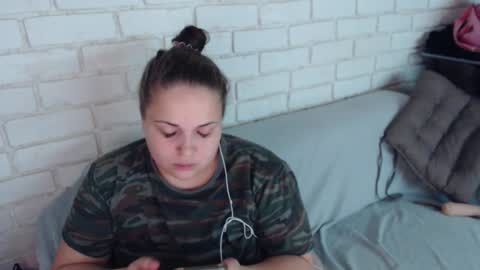 Crazyy Girl  online show from December 14, 8:03 pm