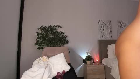 ALEXA AND WALLY online show from September 24, 5:23 pm