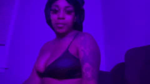 Snapshot of creame_sensation chatting on December 7, 2:31 am PHANTOMTARGARYENXXX online show from December 7, 2:31 am