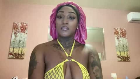 Snapshot of creame_sensation chatting on February 21, 2:17 am PHANTOMTARGARYENXXX online show from February 21, 2:17 am