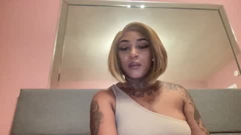 Snapshot of creame_sensation chatting on February 4, 8:13 am PHANTOMTARGARYENXXX online show from February 4, 8:13 am