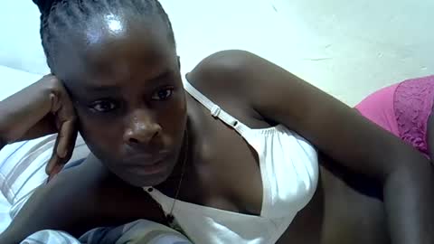 creamy_pussie online show from June 17, 7:15 pm