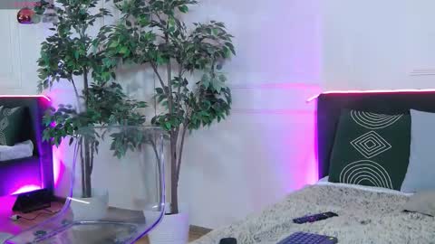 Snapshot of creamyinkk chatting on October 27, 12:22 pm Sophie online show from October 27, 12:22 pm