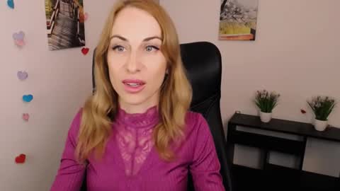 Snapshot of create_your_own_sun chatting on October 6, 1:50 pm Lera online show from October 6, 1:50 pm