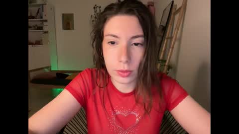 Snapshot of cringebutcute chatting on October 17, 12:14 am Astrid online show from October 17, 12:14 am