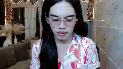 Crisxx online show from May 30, 7:39 am
