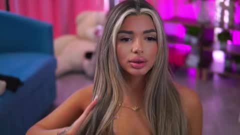 Crissy online show from April 27, 11:40 am