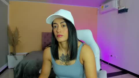 Snapshot of cristal_crossfit chatting on October 9, 10:52 am Cristal online show from October 9, 10:52 am