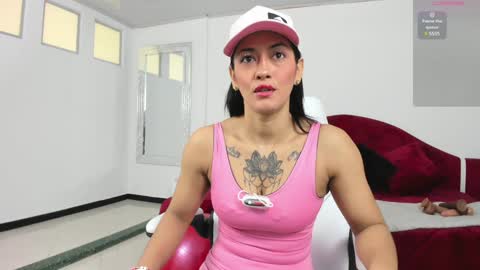 Snapshot of cristal_crossfit chatting on December 21, 10:06 am Cristal online show from December 21, 10:06 am
