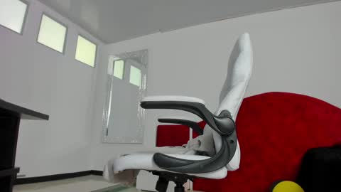 Snapshot of cristal_crossfit chatting on January 23, 9:18 am Cristal online show from January 23, 9:18 am