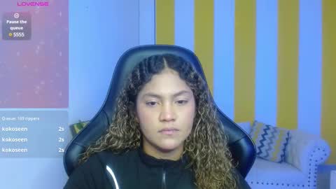 Snapshot of cristal_war chatting on March 5, 11:27 pm Cristal online show from March 5, 11:27 pm