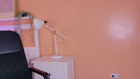 Nicole  Connection time 220pm-910pmCol online show from October 20, 7:50 pm