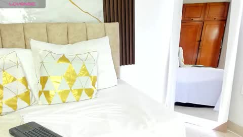 cristal walker online show from January 7, 10:40 am